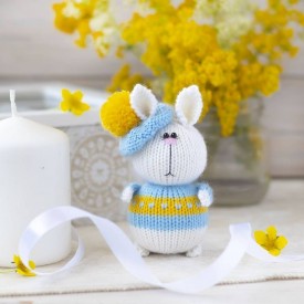 Rabbit in light blue and yellow