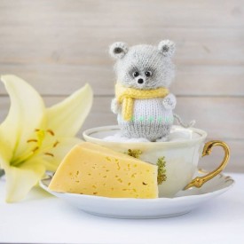 Mouse in a yellow scarf