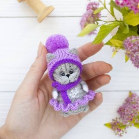 Gray kitty in lilac